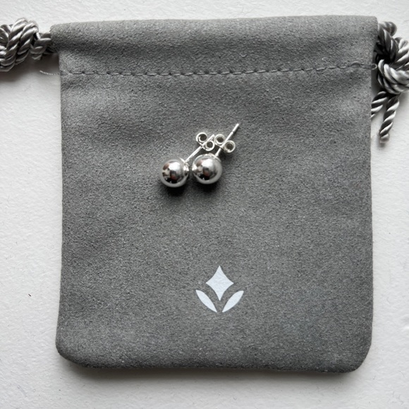 NEW Brilliant Earth Silver Ball Stud Earrings - Picture 4 of 4